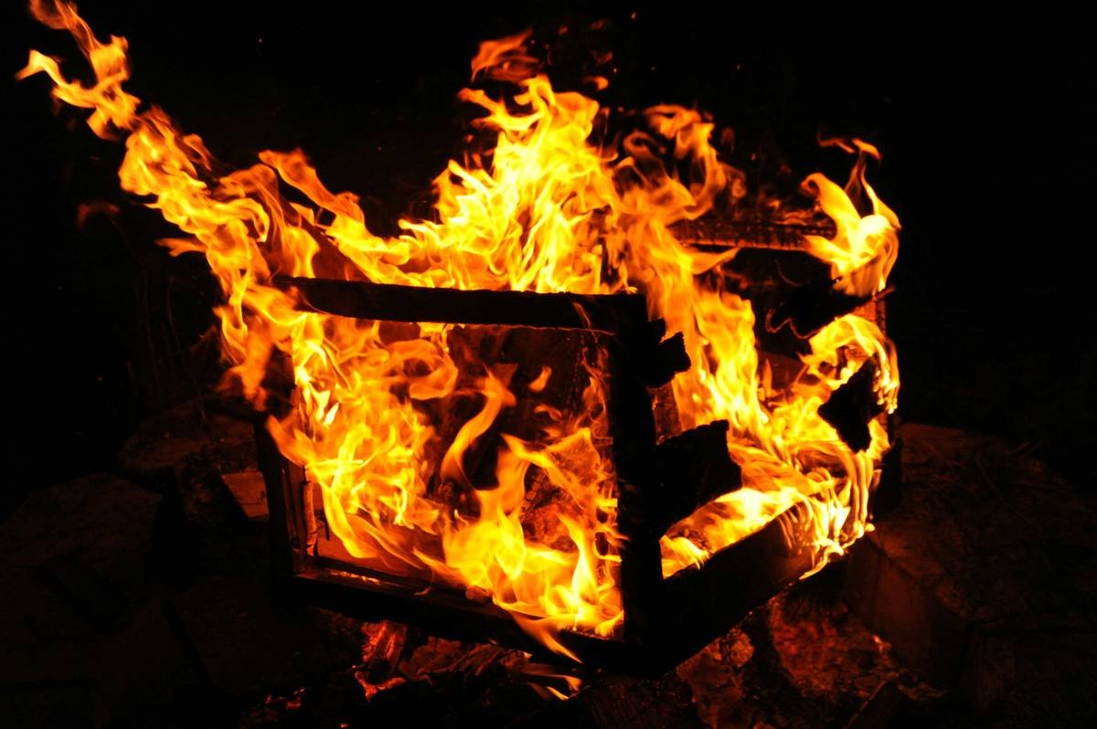 Is Your Frat Box Fire Pit a Backyard Hero or a Safety Hazard? Here’s How to Get It Right
